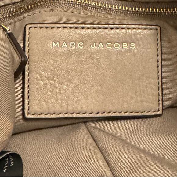 MARC JACOBS New York Taupe RECRUIT Leather Hobo Bag Shoulder Purse - Picture 8 of 11